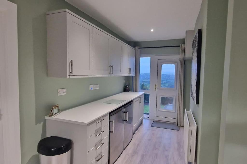 Ballyeaston Bracken Cottage מראה חיצוני תמונה